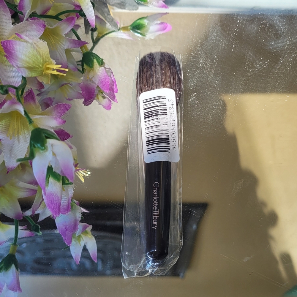 Charlotte tilbury brush